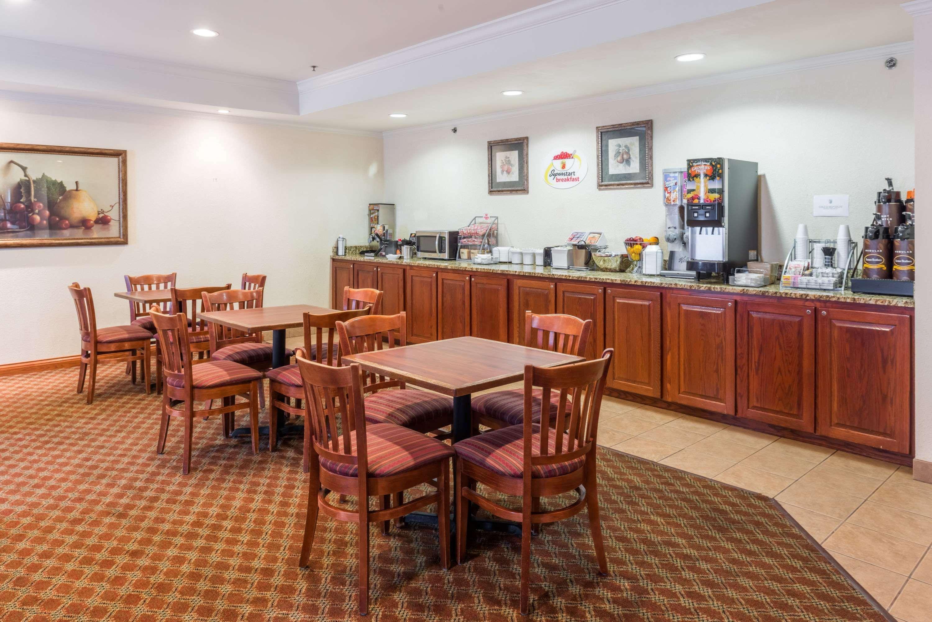 ซูเปอร์ 8 บาย วินด์แฮม เซนต์โรเบิร์ต ฟอร์ต เลียวนาร์ด วูด แอเรีย Hotel ภายนอก รูปภาพ