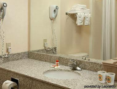 ซูเปอร์ 8 บาย วินด์แฮม เซนต์โรเบิร์ต ฟอร์ต เลียวนาร์ด วูด แอเรีย Hotel ภายนอก รูปภาพ